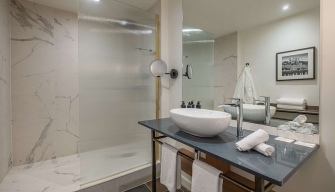 Cour des Loges Lyon, A Radisson Collection Hotel - 客房浴室
