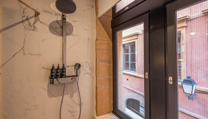 Cour des Loges Lyon, A Radisson Collection Hotel - 客房浴室