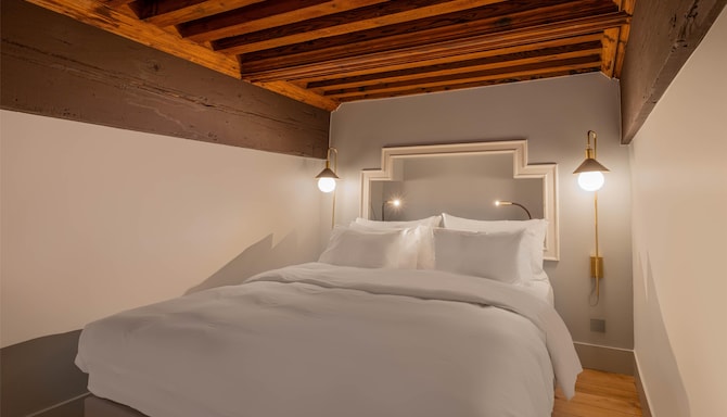 Cour des Loges Lyon, A Radisson Collection Hotel