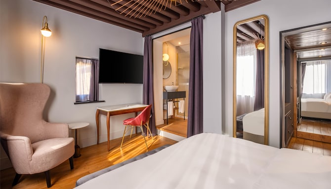 Cour des Loges Lyon, A Radisson Collection Hotel