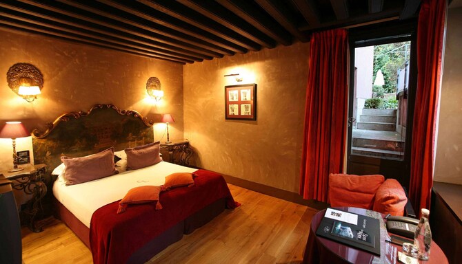 Cour des Loges Lyon, A Radisson Collection Hotel - Classic Room