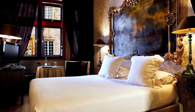 Cour des Loges Lyon, A Radisson Collection Hotel - Venetian Superior Room