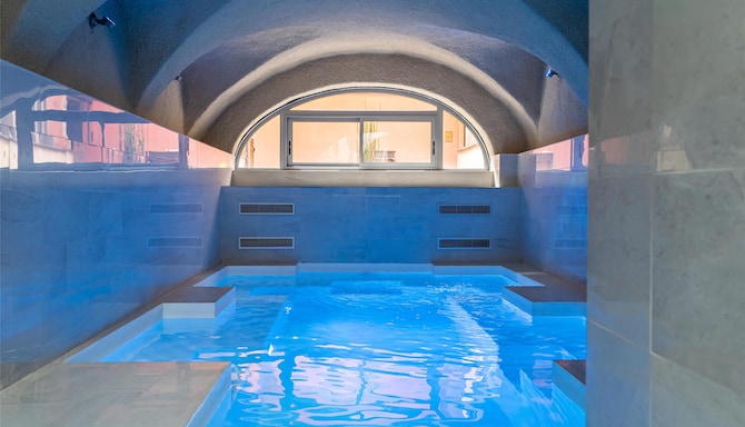 Cour des Loges Lyon, A Radisson Collection Hotel - Swimming Pool