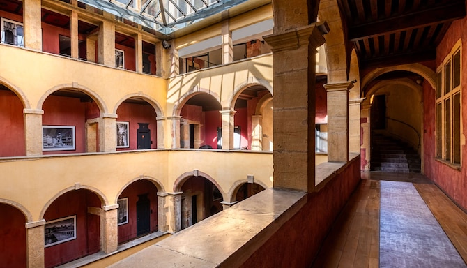 Cour des Loges Lyon, A Radisson Collection Hotel - La Grande Cour