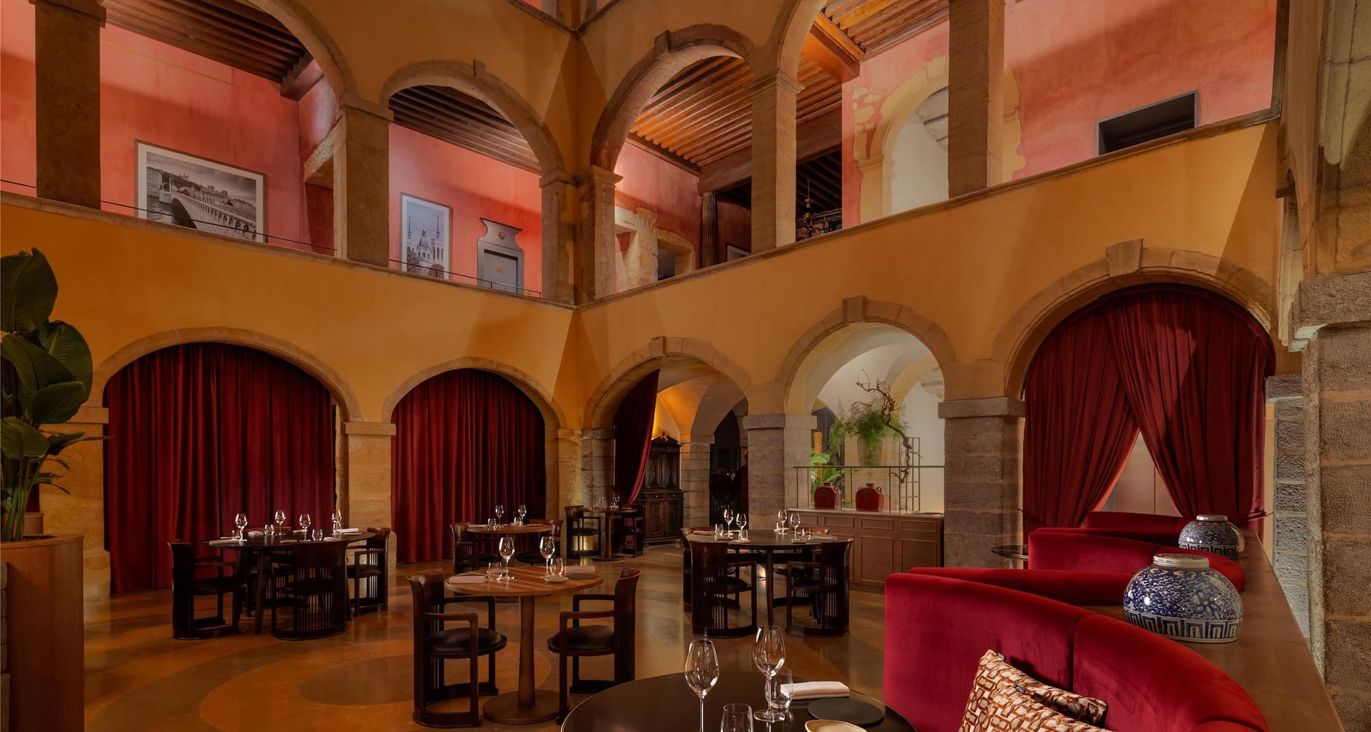 Cour des Loges Lyon, A Radisson Collection Hotel - Les Loges Restaurant