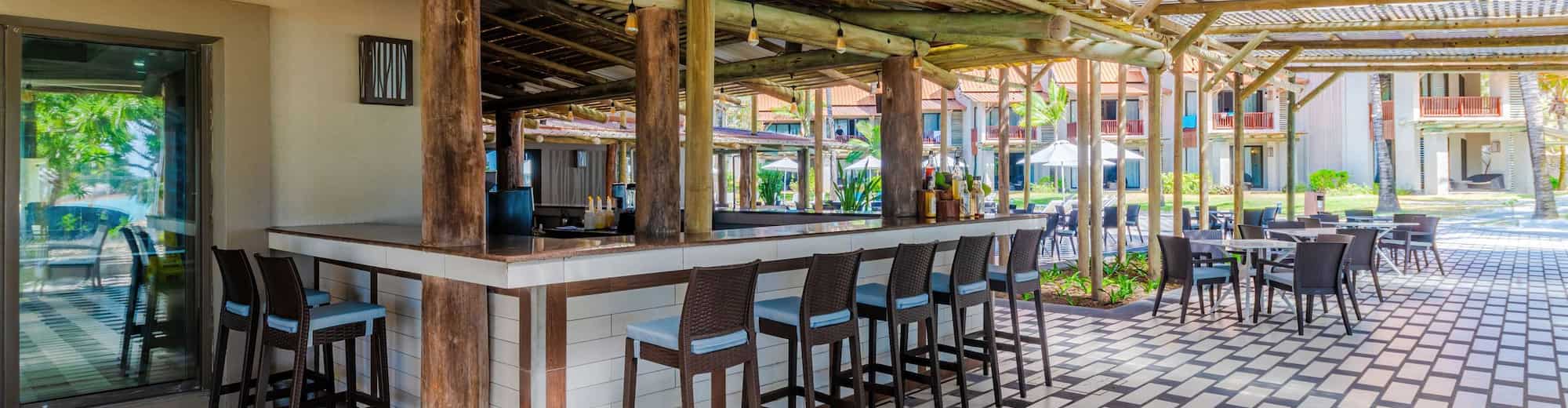 Crystals Beach Resort Belle Mare, a member of Radisson Individuals - Belle Vue Bar