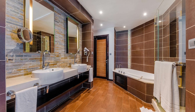 Crystals Beach Resort Belle Mare, a member of Radisson Individuals - Salle de bain de la chambre