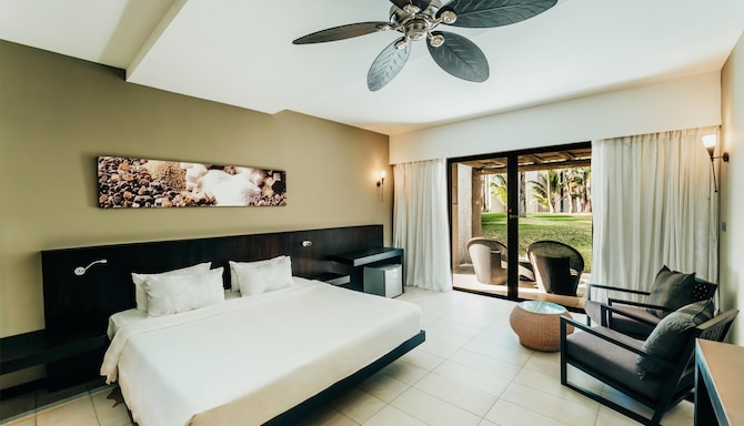 Crystals Beach Resort Belle Mare, a member of Radisson Individuals - Chambres / Logements