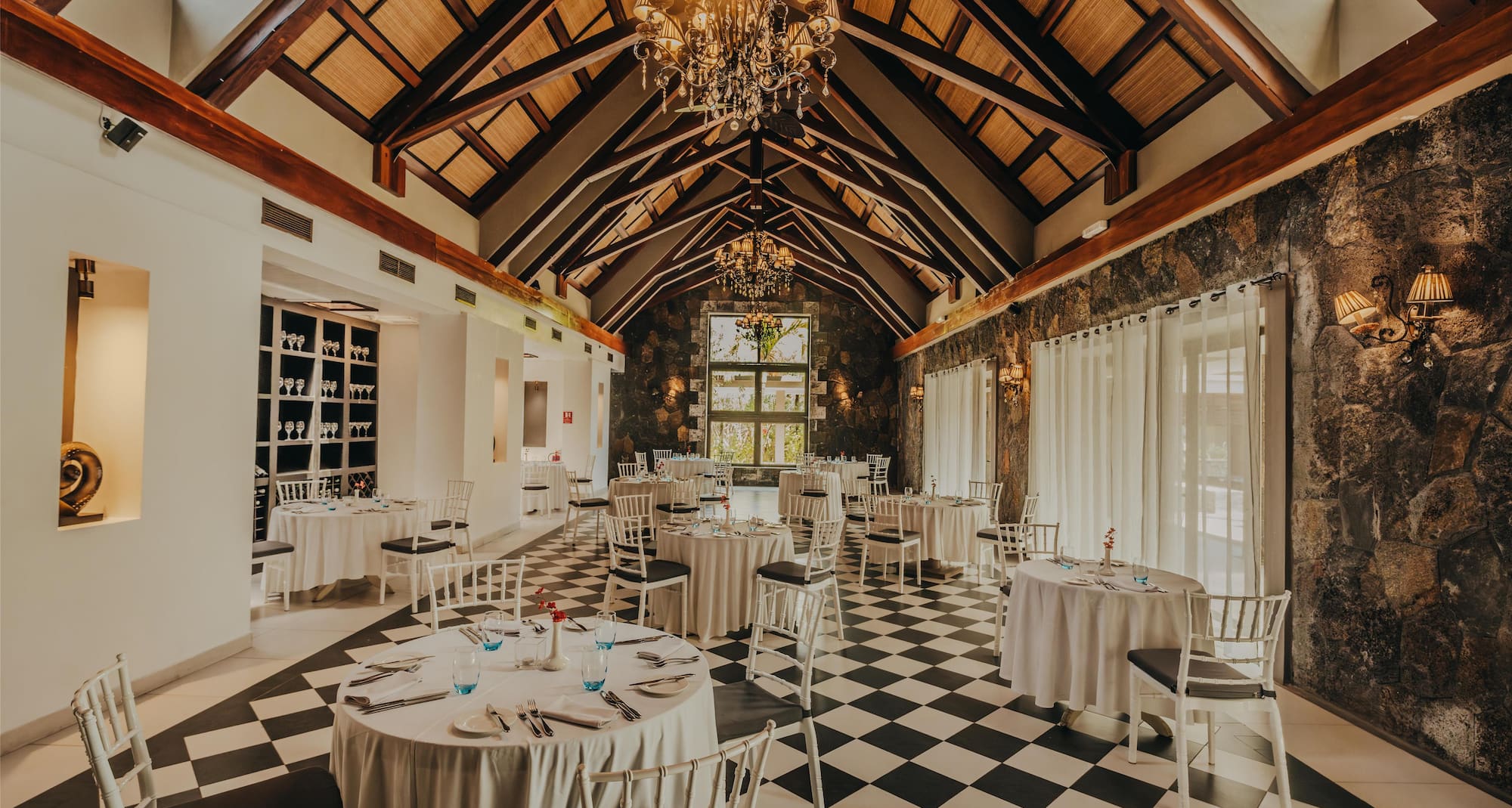 Crystals Beach Resort Belle Mare, a member of Radisson Individuals - Villebague Restaurant