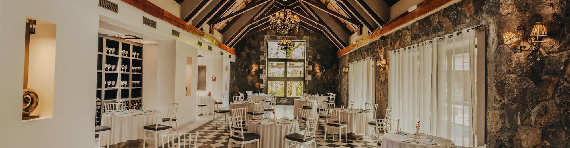 Crystals Beach Resort Belle Mare, a member of Radisson Individuals - Villebague Restaurant