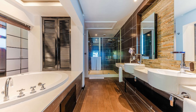 Crystals Beach Resort Belle Mare, a member of Radisson Individuals - Bain de suite