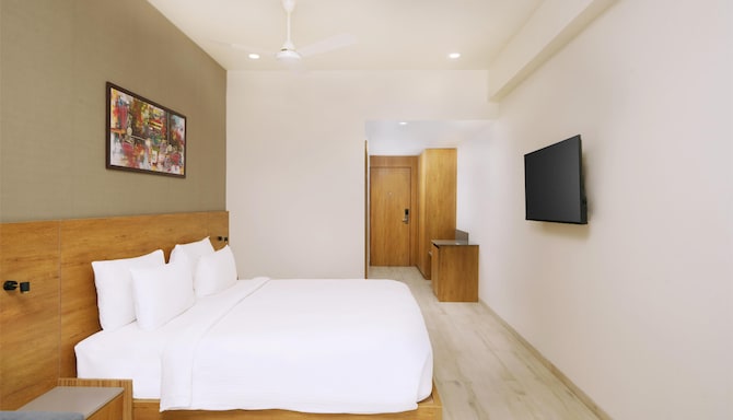 D Square Hotel Kevadia, a member of Radisson Individuals - Premium Room - River View with Balcony