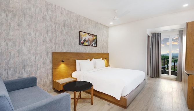 D Square Hotel Kevadia, a member of Radisson Individuals - Premium Room - River View with Balcony