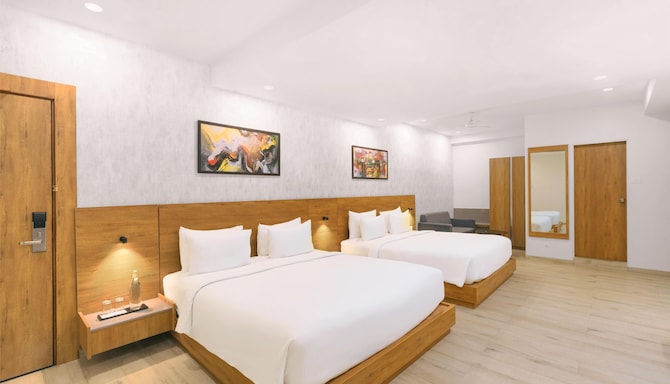 D Square Hotel Kevadia, a member of Radisson Individuals - Family Suite - Museum View with Balcony