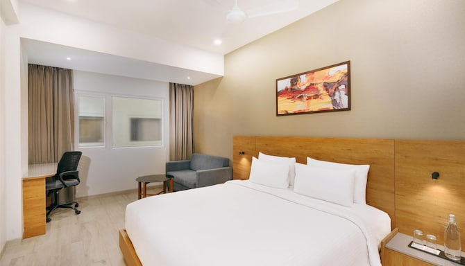 D Square Statue of Unity Kevadia, a member of Radisson Individuals - Standard Room King bed