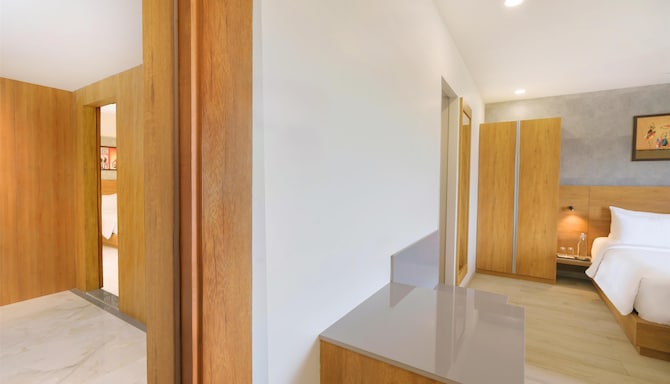 D Square Statue of Unity Kevadia, a member of Radisson Individuals - Family Suite - River View with Balcony