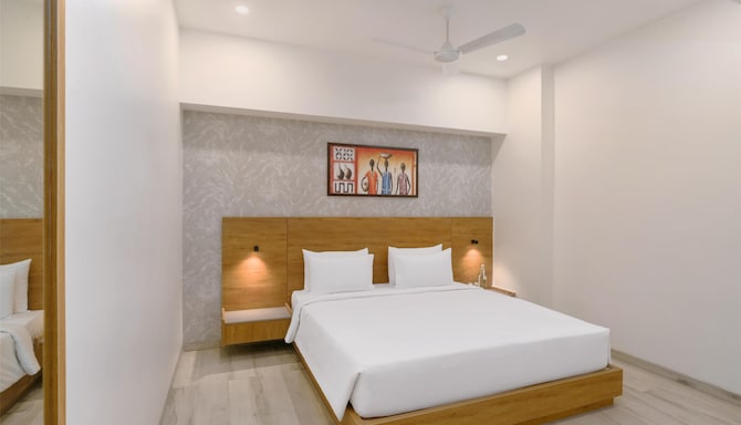 D Square Statue of Unity Kevadia, a member of Radisson Individuals - Family Suite - River View with Balcony