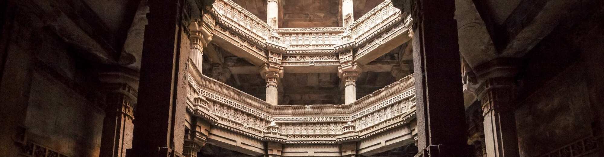 Reiseziel-Seiten - Adalaj Stufenbrunnen, Gandhinagar, Indien