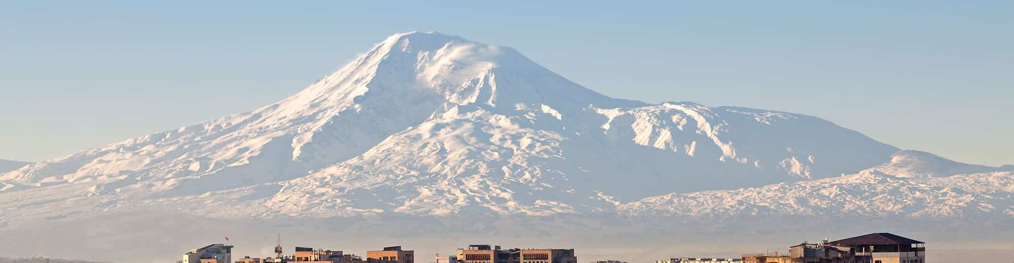 Reiseziel-Seiten - Luftaufnahme der Stadt Seattle und Bergblick, Jerewan