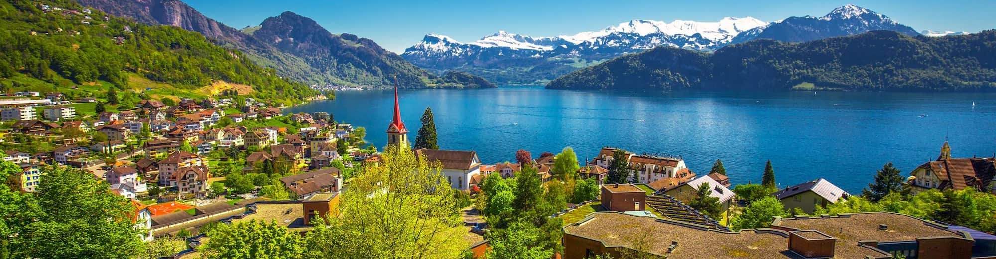 Reiseziel-Seiten - Stadt- und Bergblick in der Schweiz