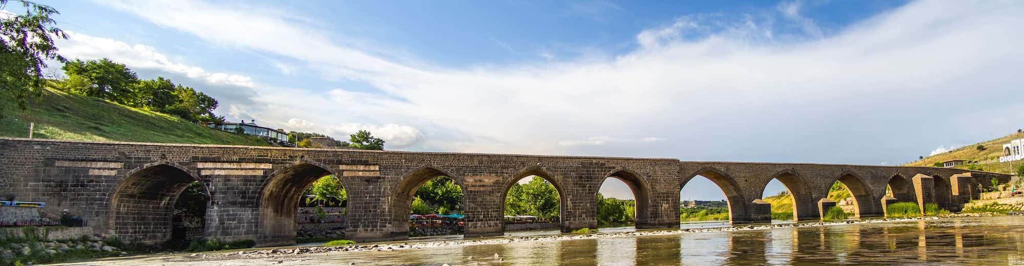 Reiseziel-Seiten – Tigris-Brücke in Diyarbakır