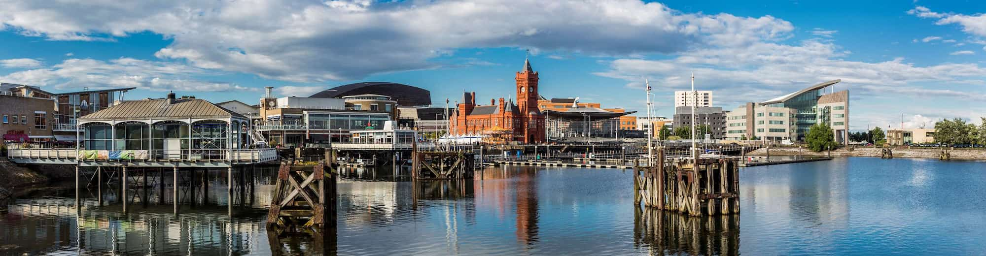 Reiseziel-Seiten – Hafen- und Stadtblick, Cardiff