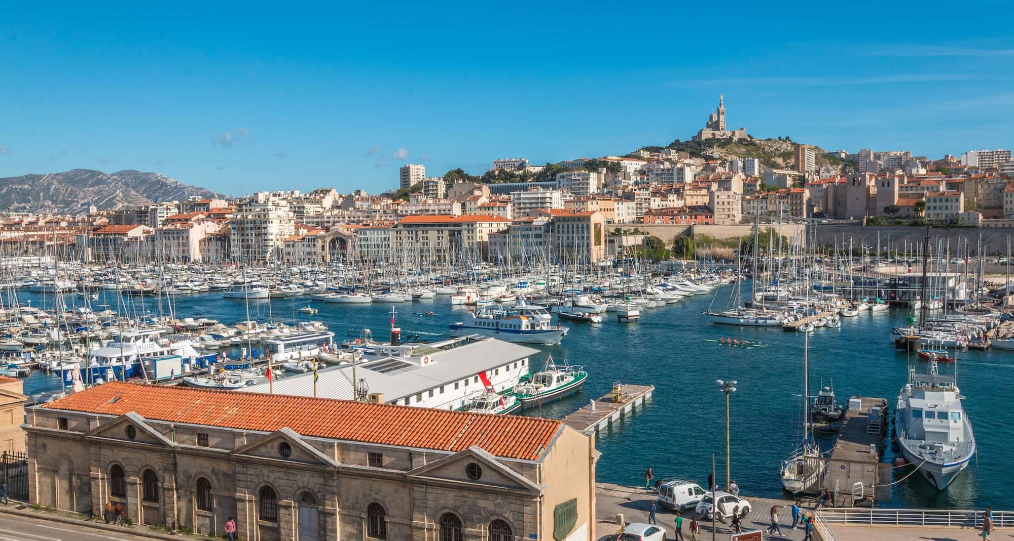 Destinationssidor - Staden och hamnen i fågelperspektiv i Marseille