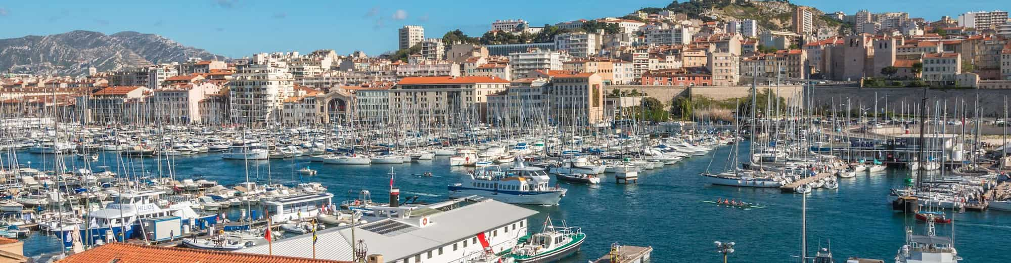 Reiseziel-Seiten - Luftaufnahme von Hafen und Stadt, Marseille