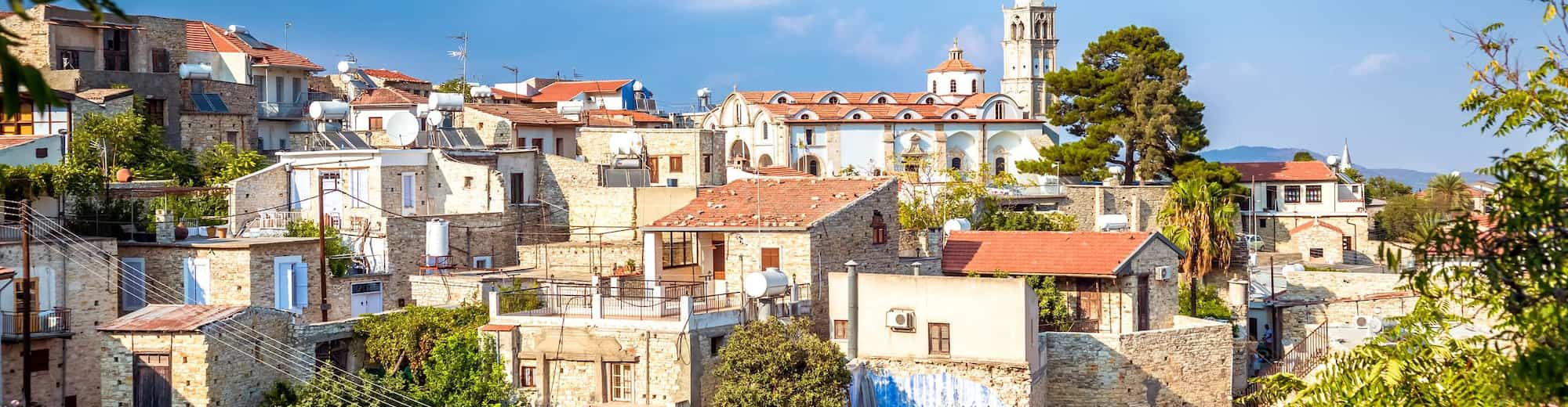 Reiseziel-Seiten – Luftaufnahme von Larnaka (Dachpanorama)