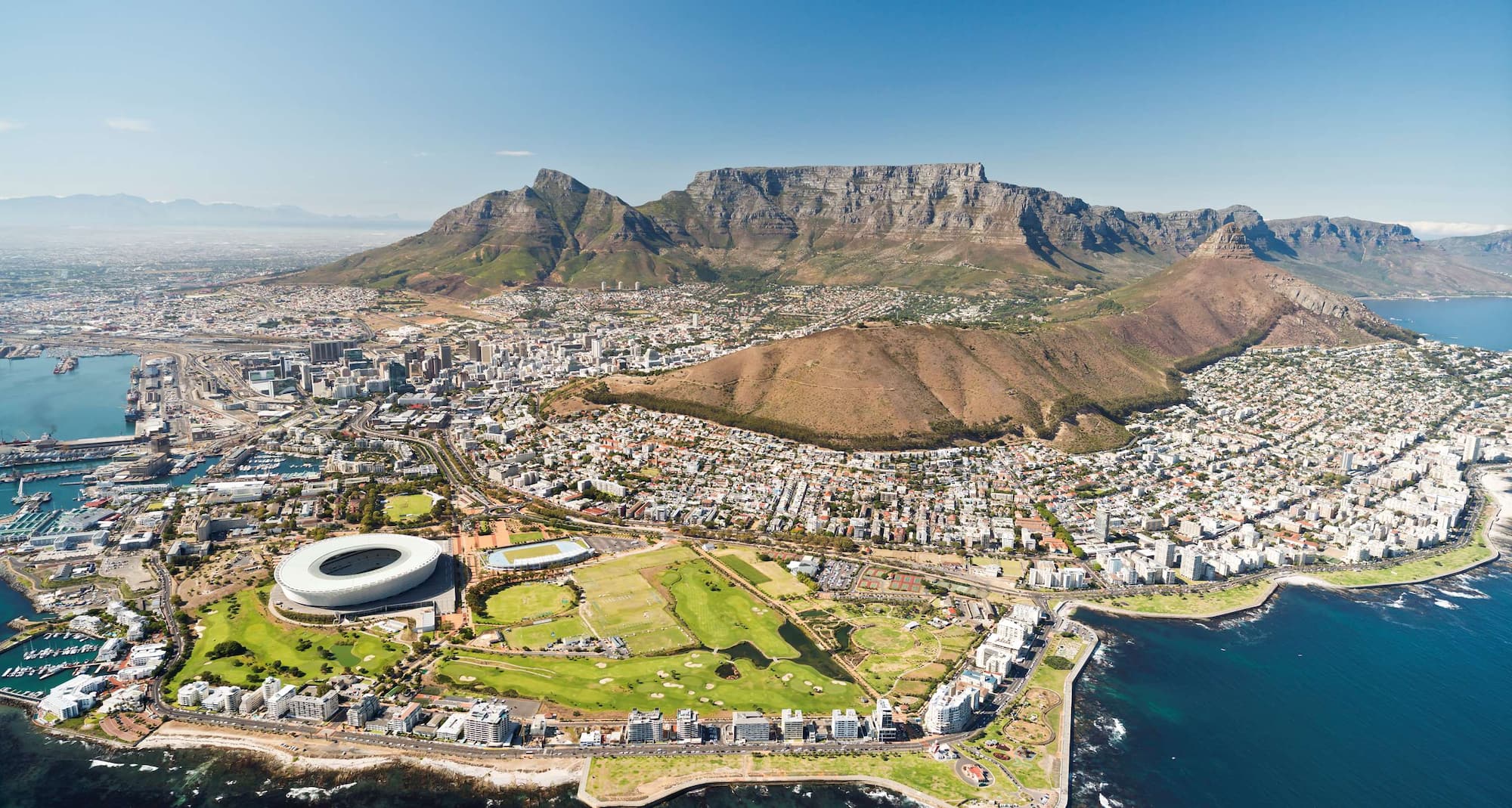 Reiseziel-Seiten - Luftaufnahme von Stadt in Südafrika