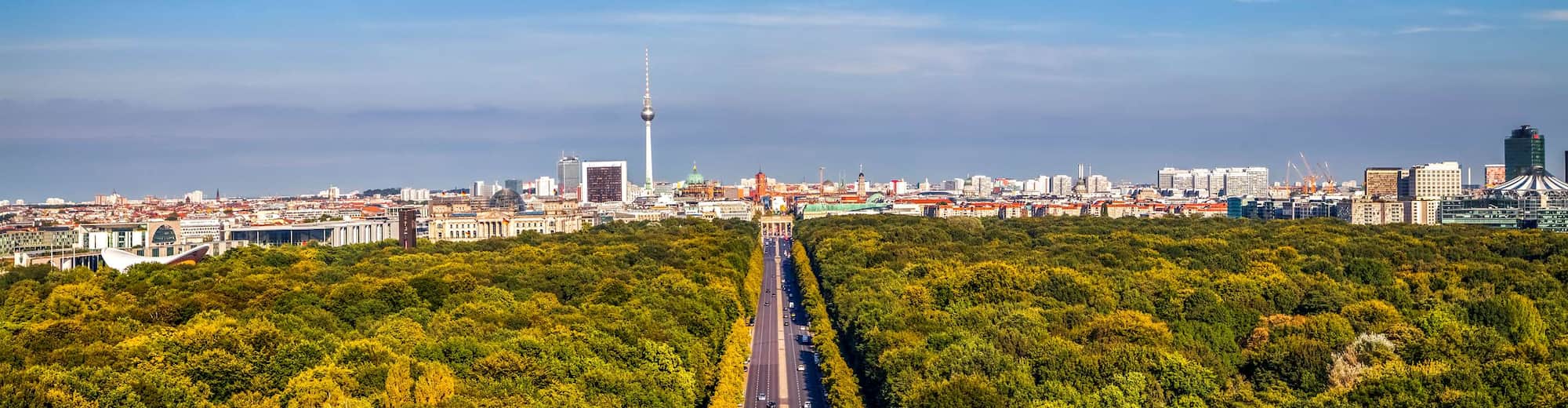 Cel podróży - Widok z lotu ptaka na panoramę Berlina i Bramę Brandenburską