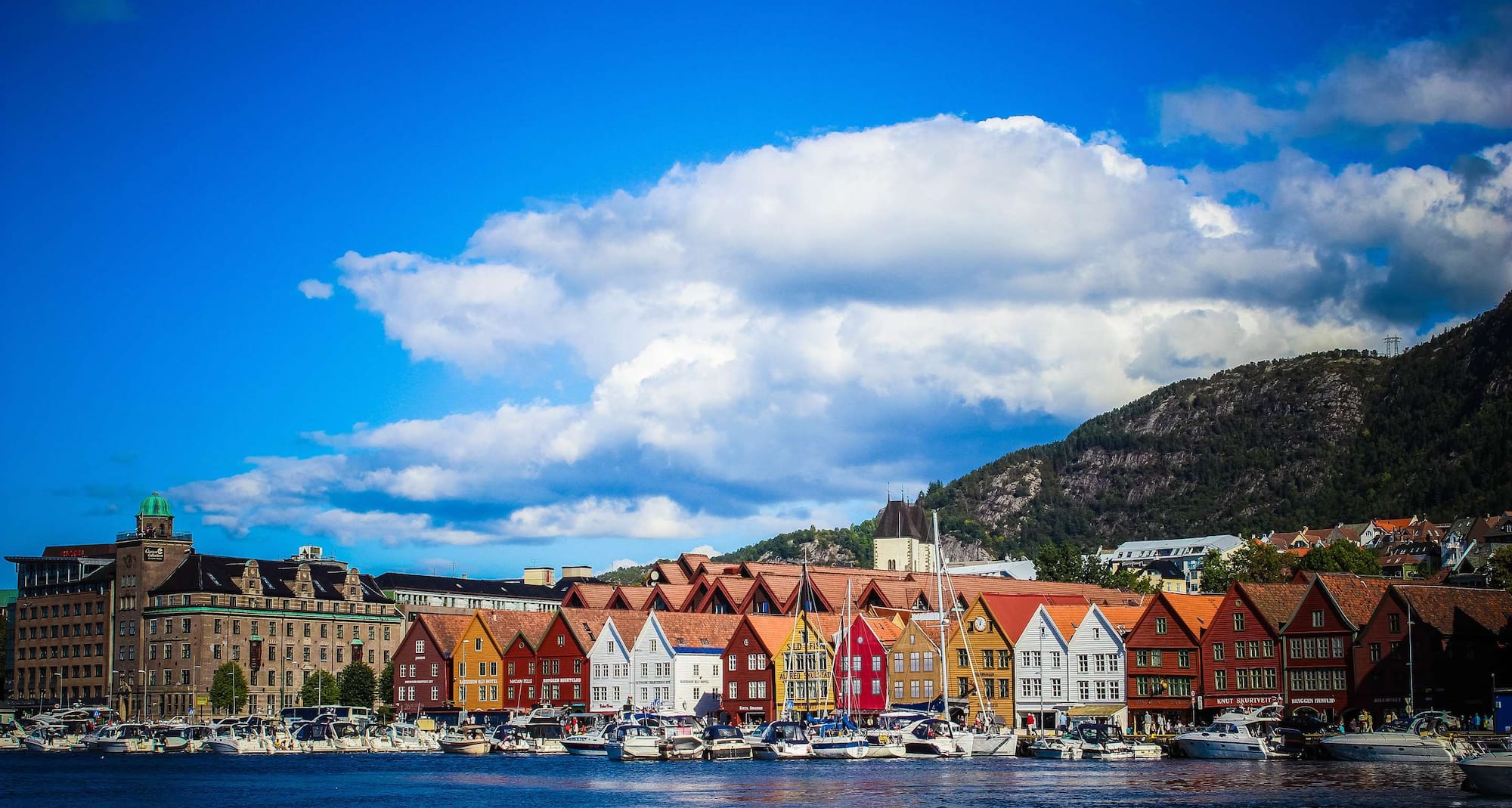Destinationssider - havne- og byudsigt over Bergen