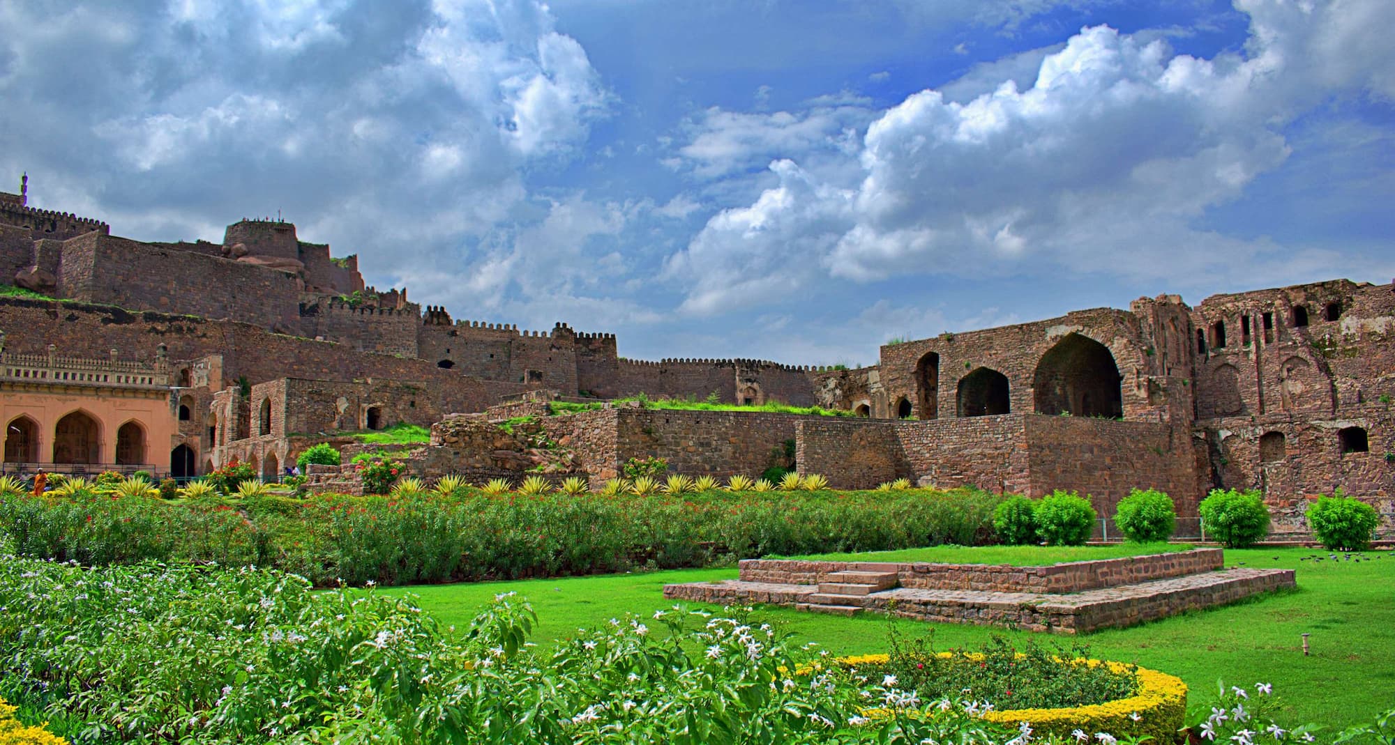 Destination Pages - Golconda Fort in Hyderabad