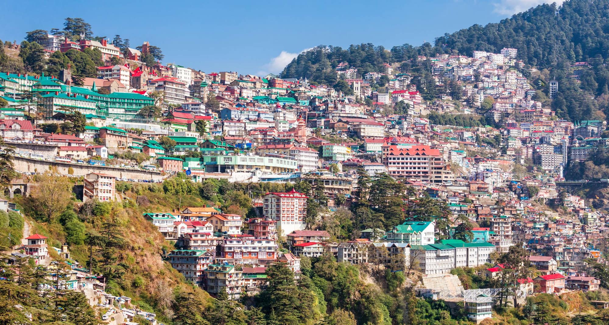 Matkakohdesivut - Ilmasta kuvattu kaupunkinäkymä Himachal Pradeshissa, Shimlassa