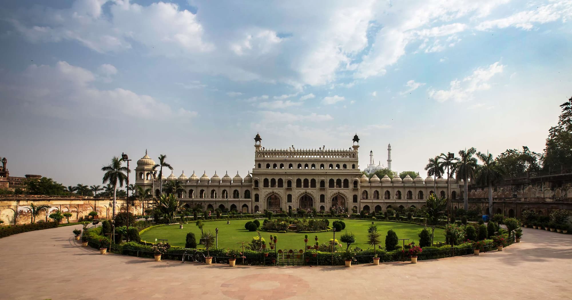目的地页面 - 勒克瑙的巴拉•伊曼巴拉(Bara Imambara)建筑群