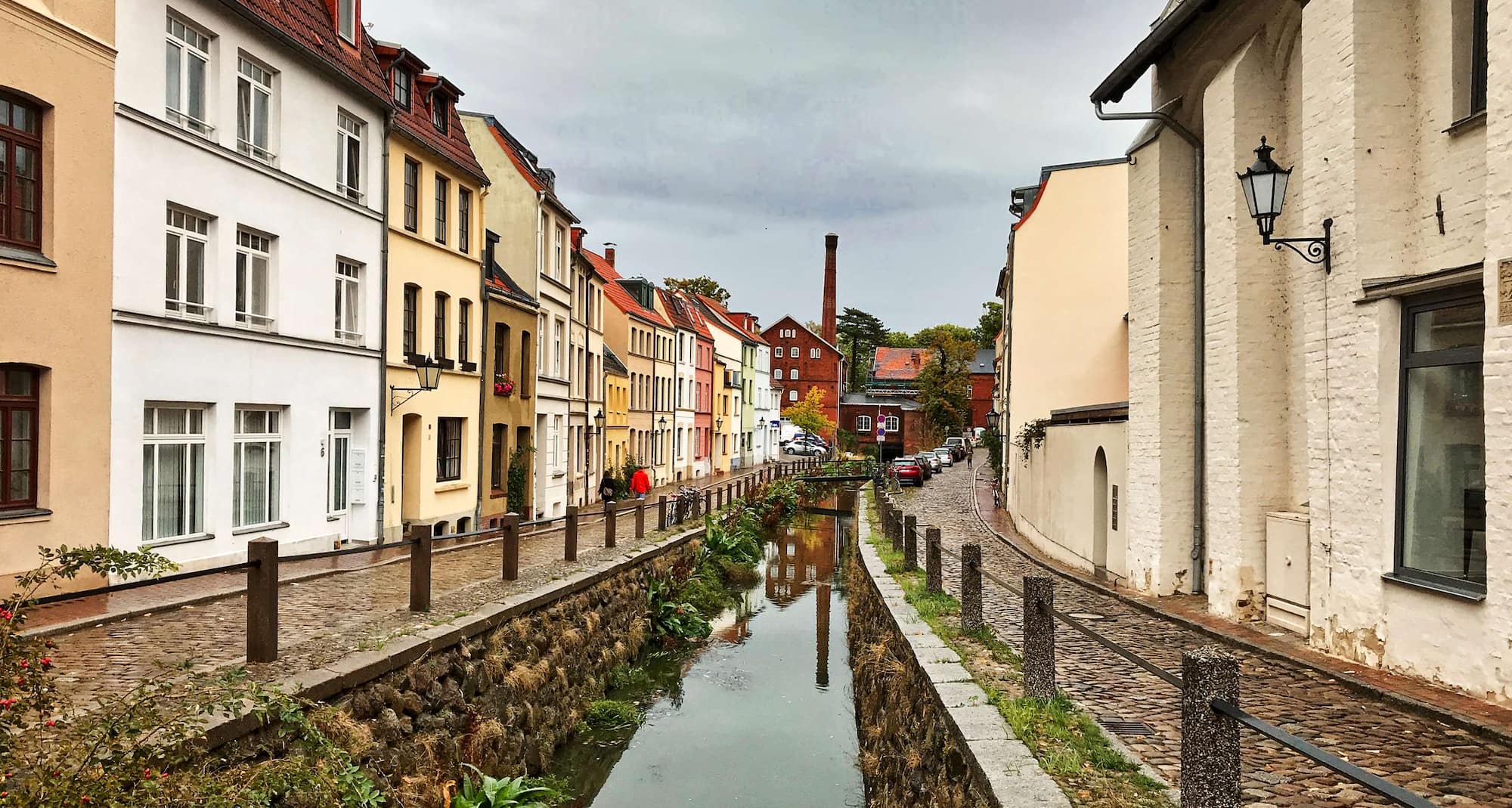 Reiseziel-Seiten – Aufnahme von Stadt und Häusern in Wismar
