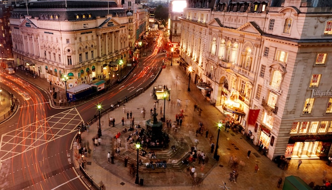 Destination Pages - Piccadilly Circus, London, United Kingdom