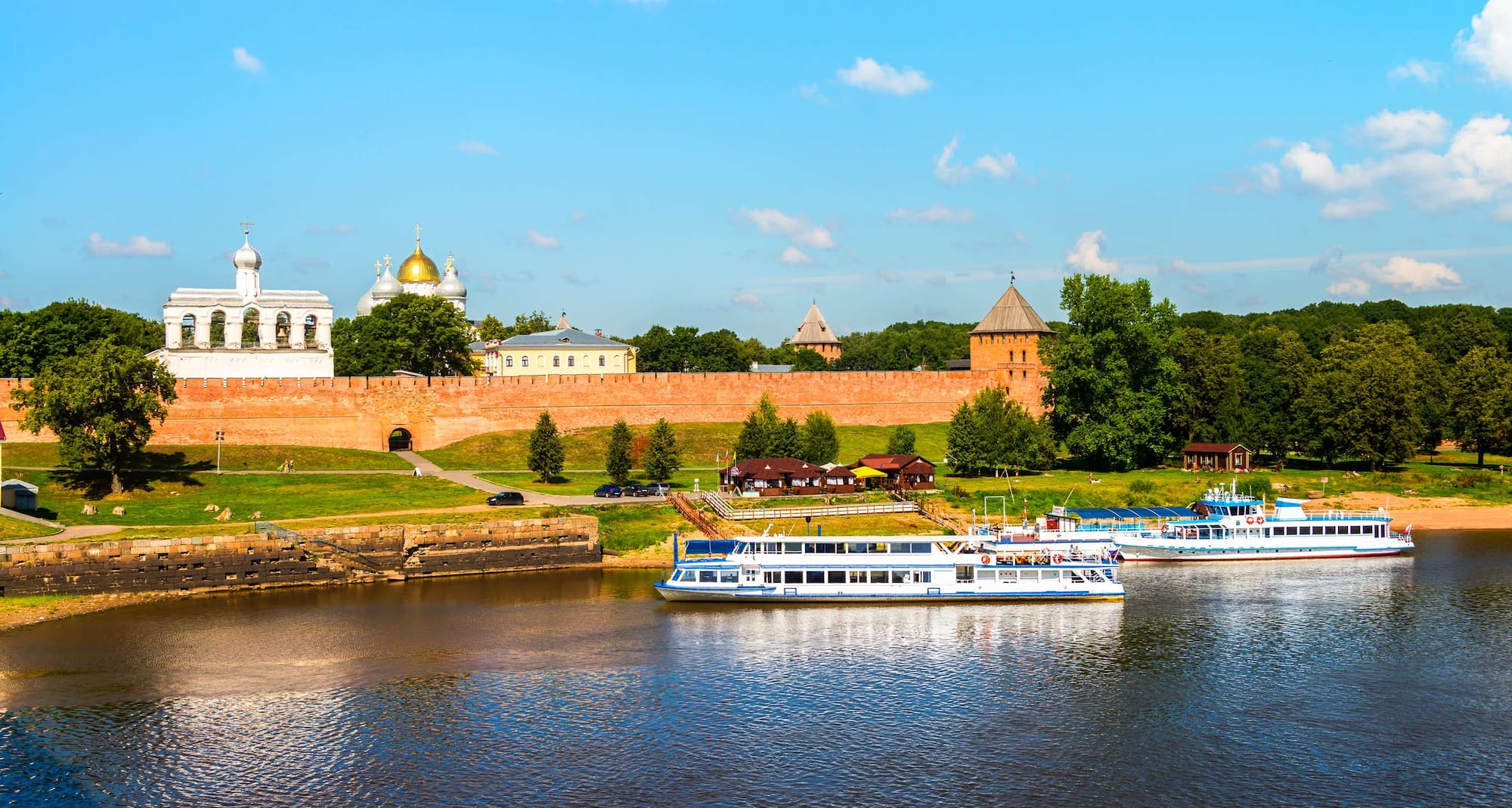 Destination Pages - EERU - Kremlin wall and tower, Veliky Novgorod, Russia