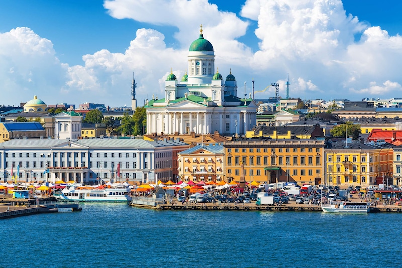 Destinationssider - Nordics & Benelux, UK & Ireland - Helsinki Market Square summer Finland