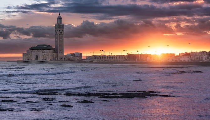 صفحات الوجهة - غروب الشمس فوق الدار البيضاء