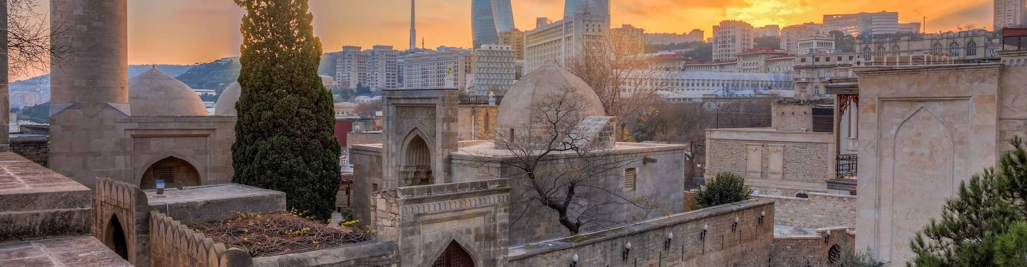 Pagine sulla destinazione - Castello e skyline in Azerbaigian