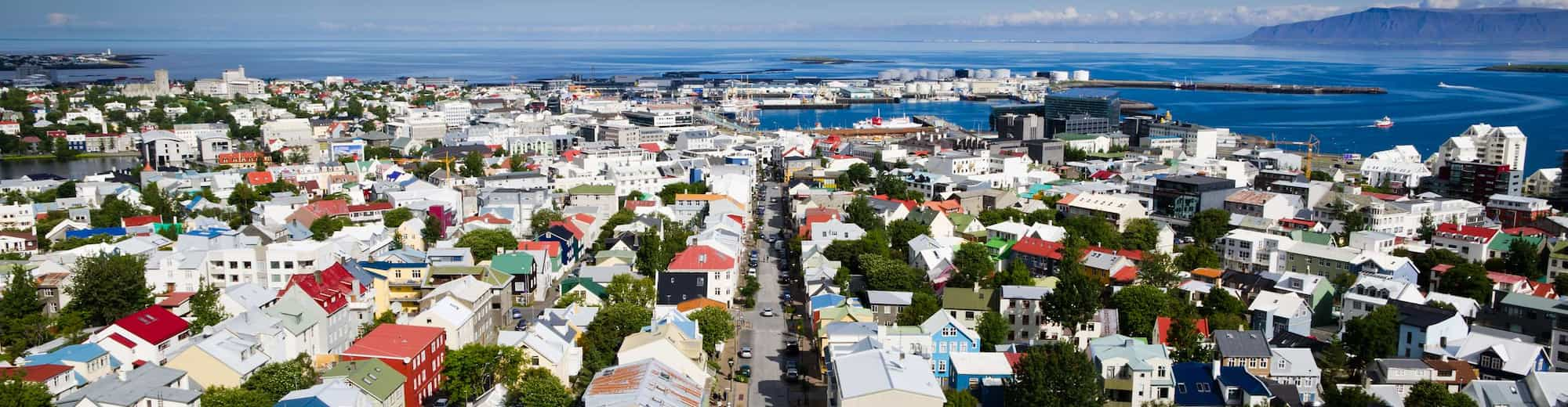 Páginas de destino - Vista área de la ciudad en Islandia