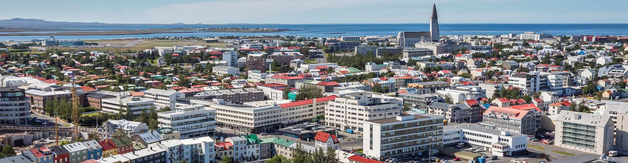 Páginas de destino - Vista área de la ciudad en Reikiavik