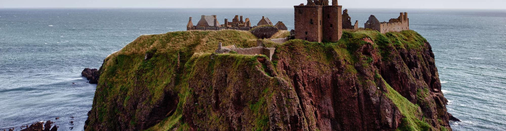 Páginas de destinos - Castelo no penhasco em Aberdeen