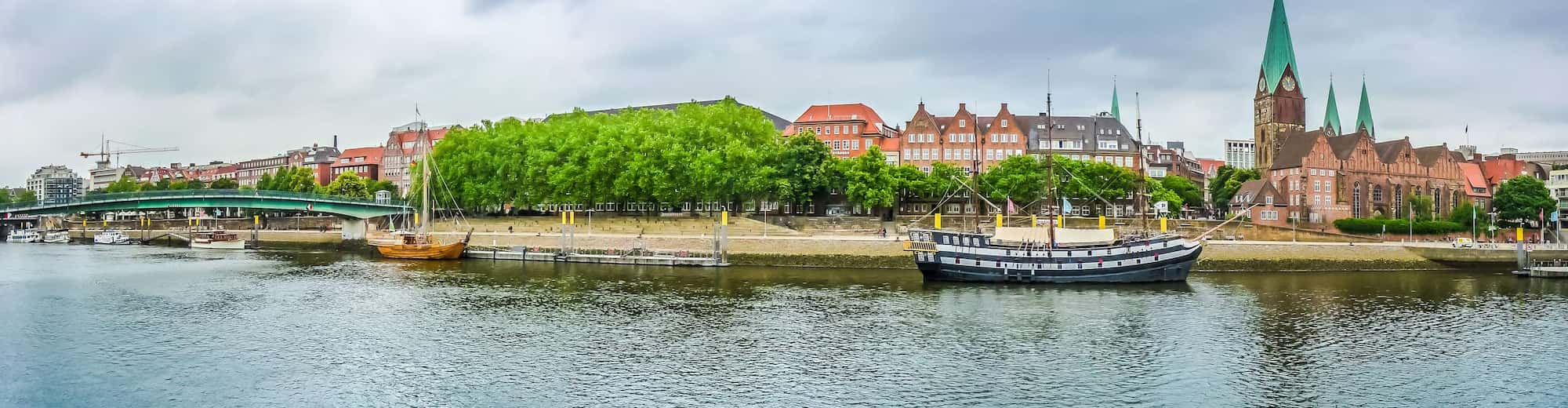 Reisemålssider – utsikt over elv og by i Bremen