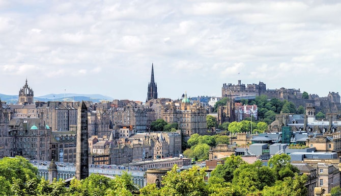 Matkakohdesivut - Ilmasta kuvattu kaupunkinäkymä Edinburghissa