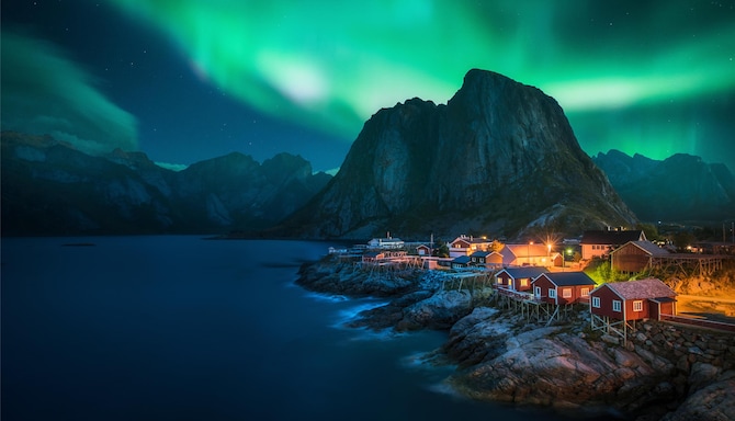 Blog images - 2025 VOL 2 - Northern Lights Tours in Bod