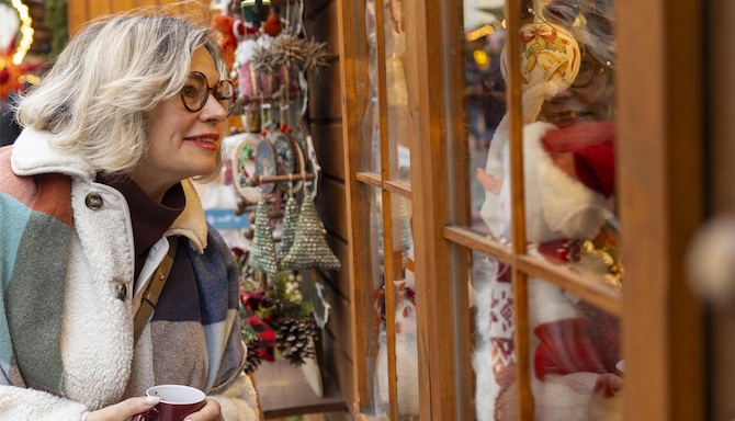 Blog images - 2025 VOL 2 - Christmas market Paris