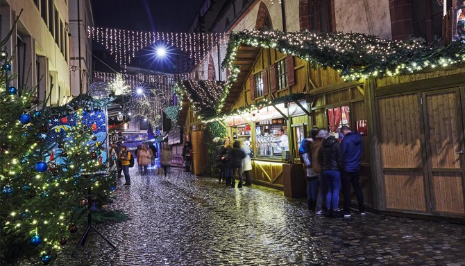 Blog images - 2025 VOL 2 - Market stalls in Barfusserplatz christmas market in Basel