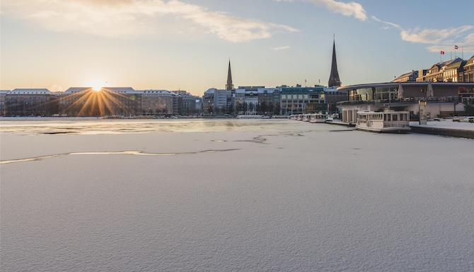 Blog images - 2025 VOL 2 - Cultural highlights and landmarks nearby